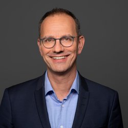 speaker photo