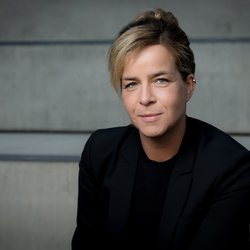 speaker photo